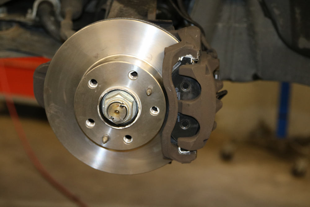 Wie funktioniert die Bremse am Auto - Bremssattel Aufbau erklärt